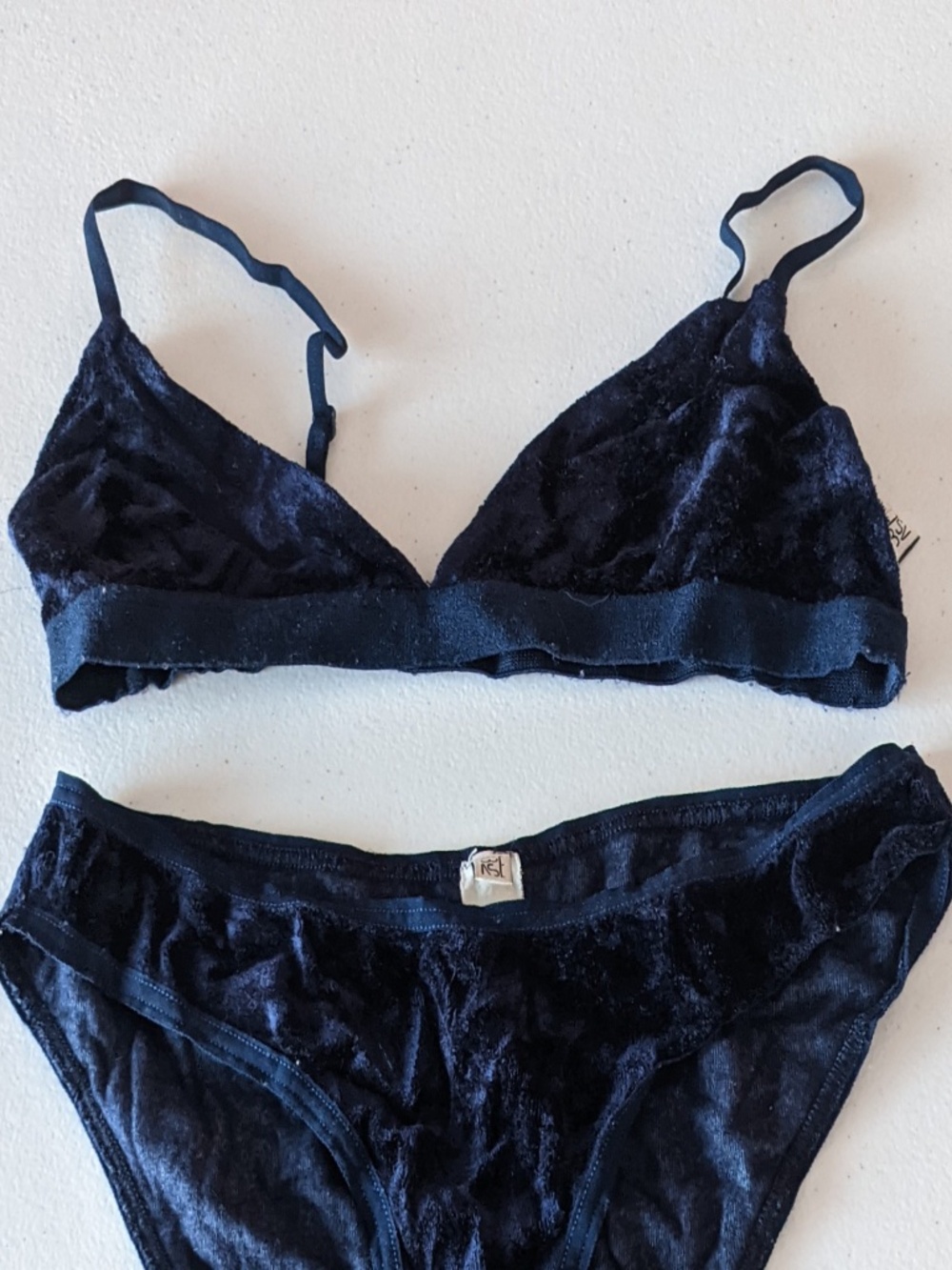 Baserange Mississippi Velour Bra and Bell Underwear Set